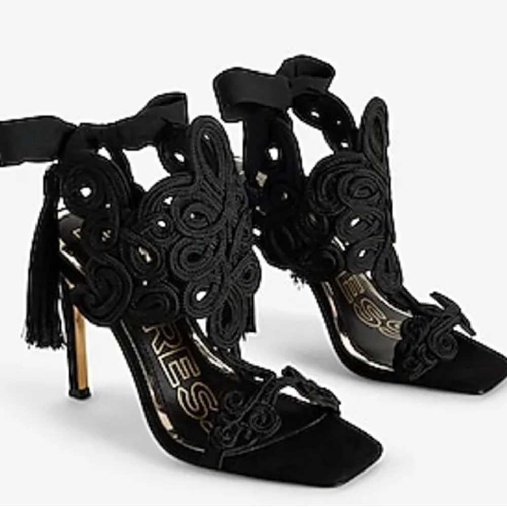 Express Black Heels with Intricate Design